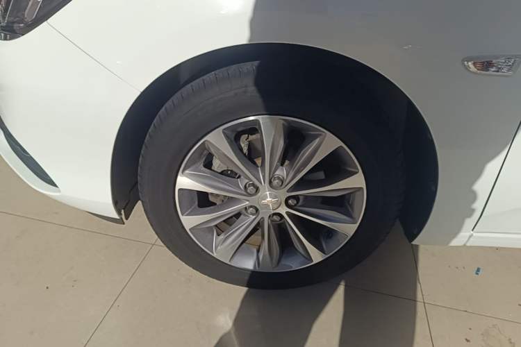 Used Chevrolet Monza 2020 320 Automatic Enjoyment Edition Left Front Wheel Hub