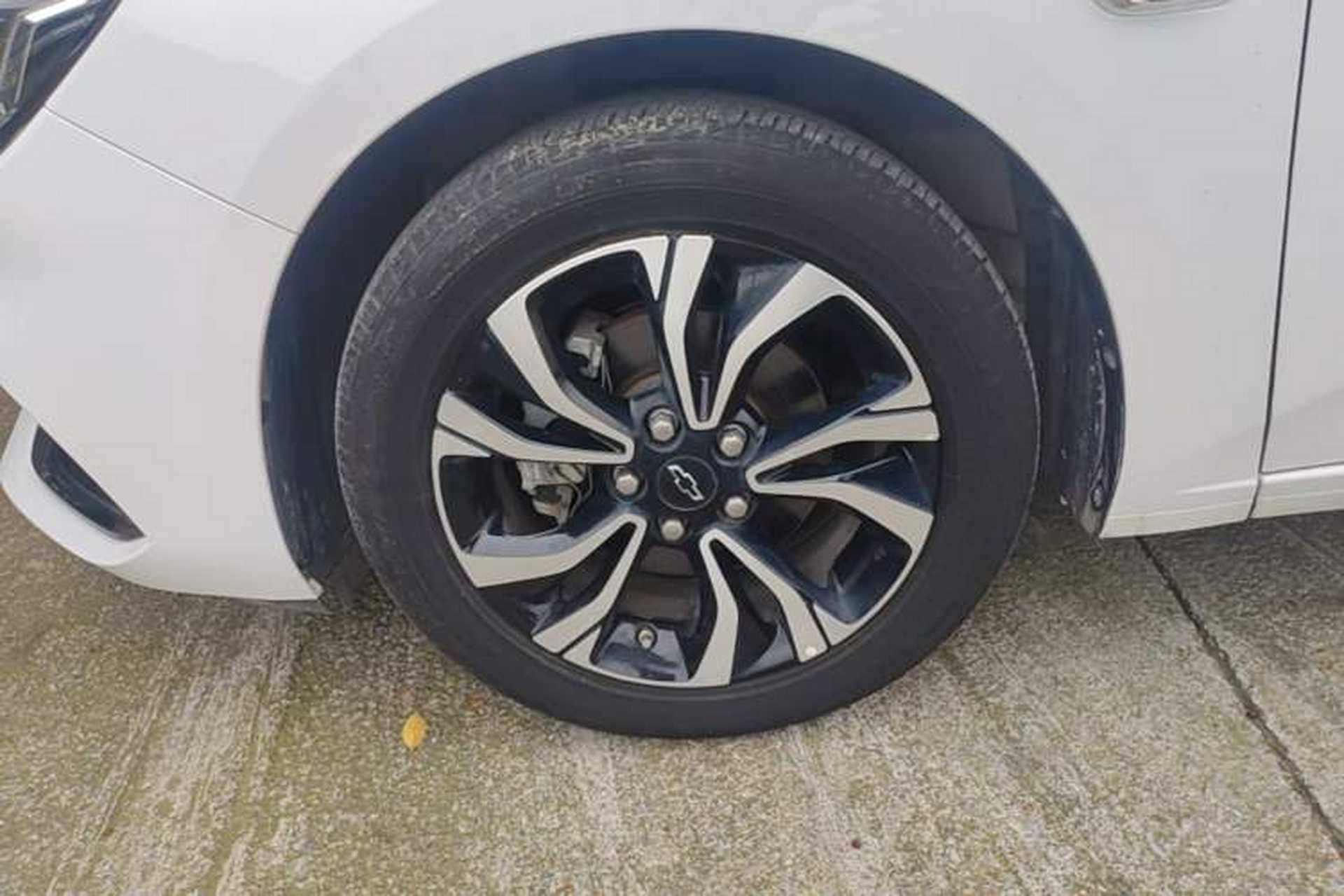 Used Chevrolet Monza 2020 Light Hybrid RS 330T Automatic Comfort Edition Left Front Wheel Hub