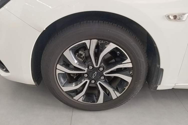 Used Chevrolet Monza 2020 Light Hybrid RS 330T Automatic Comfort Edition Left Front Wheel Hub
