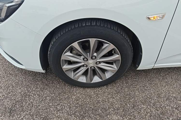 Used Chevrolet Monza 2020 320 Automatic Enjoyment Edition Left Front Wheel Hub