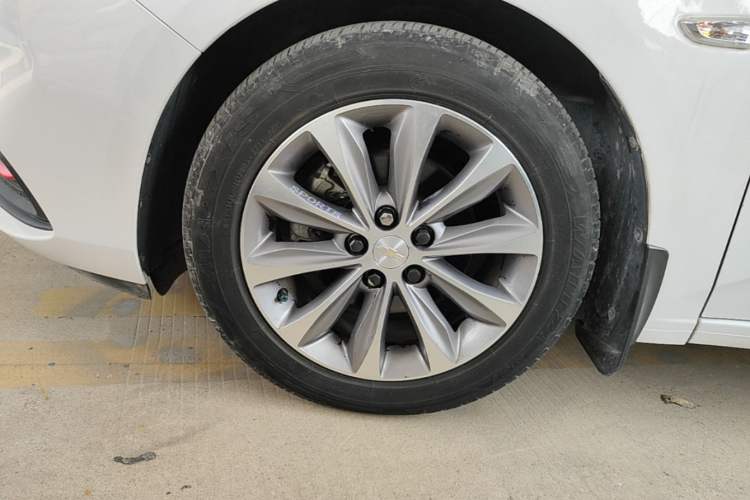 Used Chevrolet Monza 2020 320 Automatic Enjoyment Edition Left Front Wheel Hub