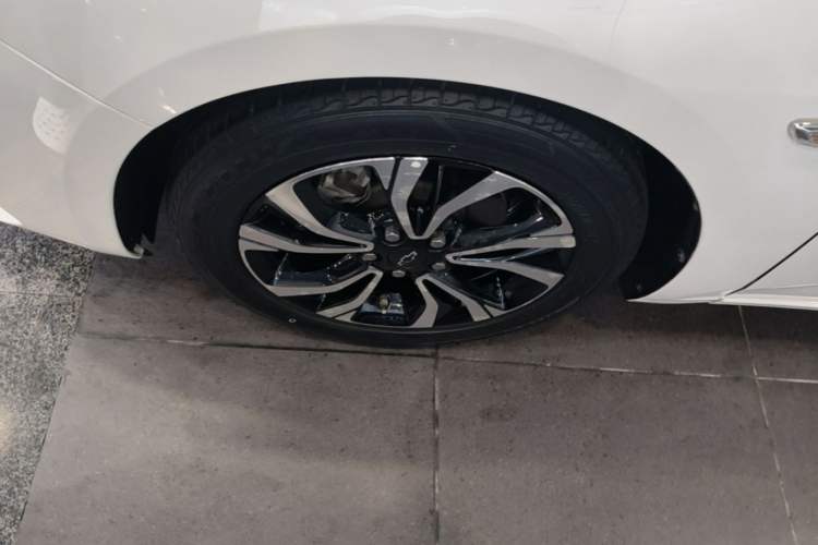 Used Chevrolet Monza 2020 Light Hybrid RS 330T Automatic Comfort Edition Left Front Wheel Hub