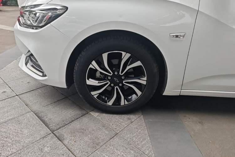 Used Chevrolet Monza 2020 Light Hybrid RS 330T Automatic Comfort Edition Left Front Wheel Hub