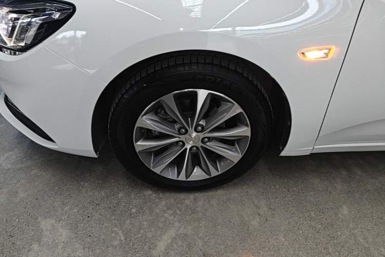 Used Chevrolet Monza 2020 320 Automatic Enjoyment Edition Left Front Wheel Hub