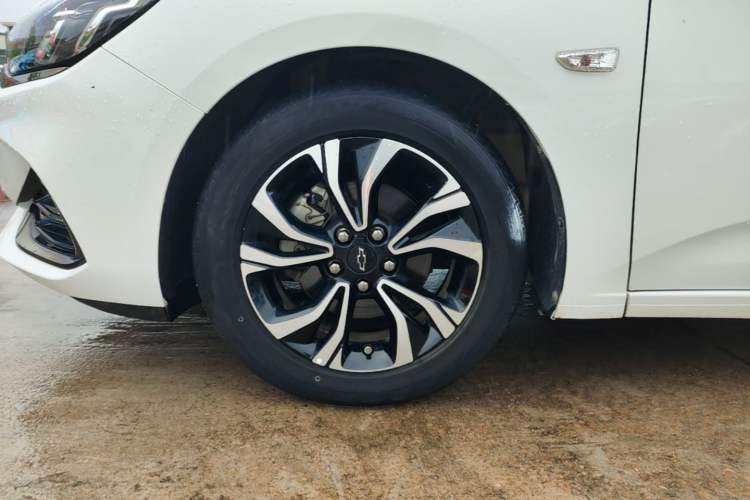 Used Chevrolet Monza 2020 Light Hybrid RS 330T Automatic Comfort Edition Left Front Wheel Hub