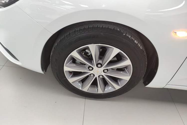 Used Chevrolet Monza 2020 320 Automatic Enjoyment Edition Left Front Wheel Hub