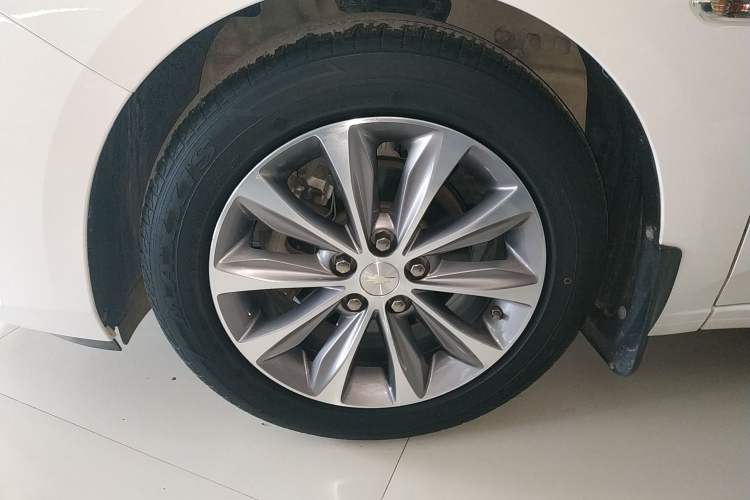Used Chevrolet Monza 2020 320 Automatic Enjoyment Edition Left Front Wheel Hub