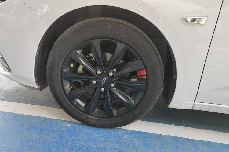 Used Chevrolet Monza 2020 Light Hybrid Redline 320T Dual-Clutch Thrilling Edition Left Front Wheel Hub