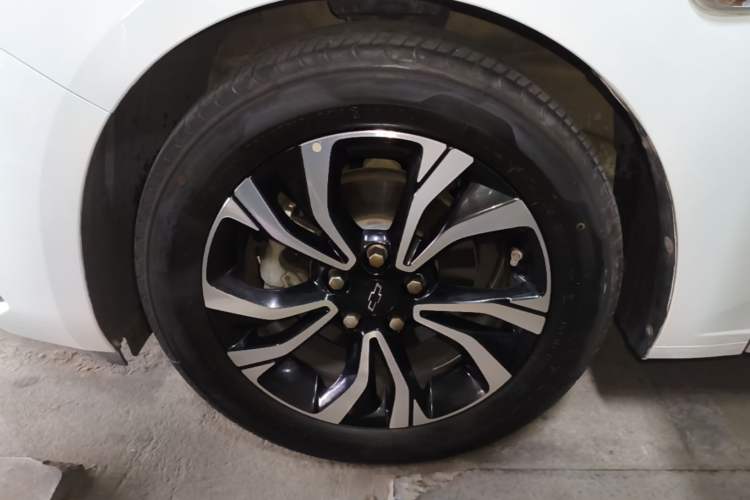Used Chevrolet Monza 2020 Light Hybrid RS 330T Automatic Comfort Edition Left Front Wheel Hub