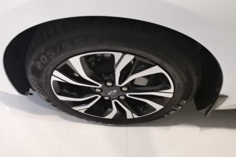 Used Chevrolet Monza 2020 Light Hybrid RS 330T Automatic Comfort Edition Left Front Wheel Hub