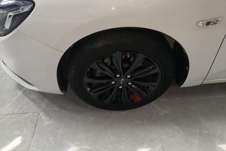 Used Chevrolet Monza 2020 Light Hybrid Redline 320T Dual-Clutch Thrilling Edition Left Front Wheel Hub