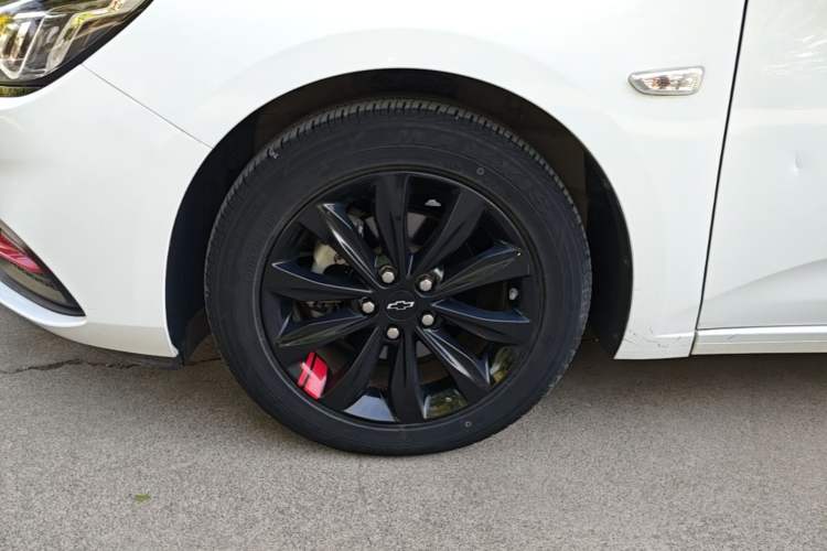 Used Chevrolet Monza 2020 Light Hybrid Redline 320T Dual-Clutch Joyful Edition Left Front Wheel Hub
