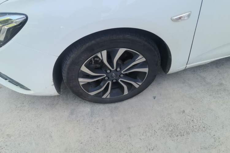 Used Chevrolet Monza 2020 Light Hybrid RS 330T Automatic Comfort Edition Left Front Wheel Hub