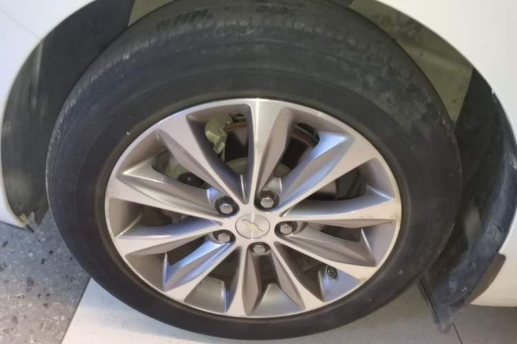 Used Chevrolet Monza 2020 320 Automatic Enjoyment Edition Left Front Wheel Hub