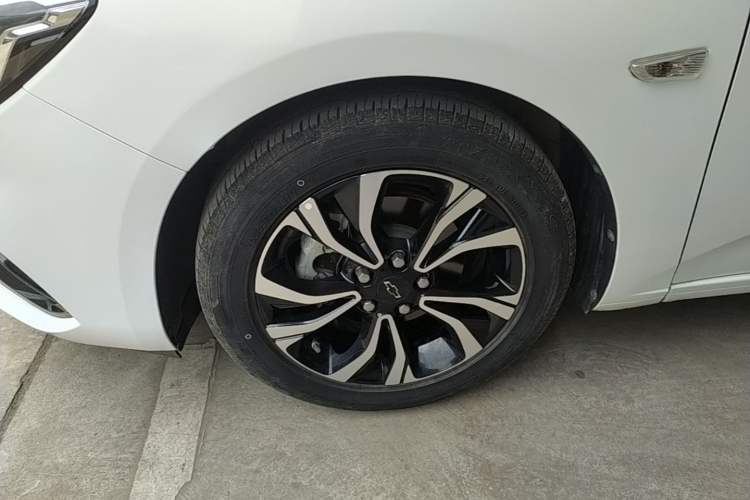Used Chevrolet Monza 2020 Light Hybrid RS 330T Automatic Comfort Edition Left Front Wheel Hub