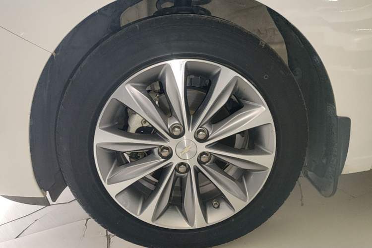 Used Chevrolet Monza 2020 320 Automatic Enjoyment Edition Left Front Wheel Hub
