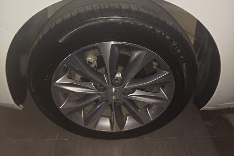 Used Chevrolet Monza 2020 320 Automatic Enjoyment Edition Left Front Wheel Hub