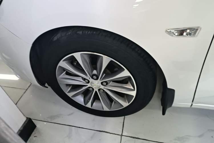 Used Chevrolet Monza 2020 320 Automatic Enjoyment Edition Left Front Wheel Hub