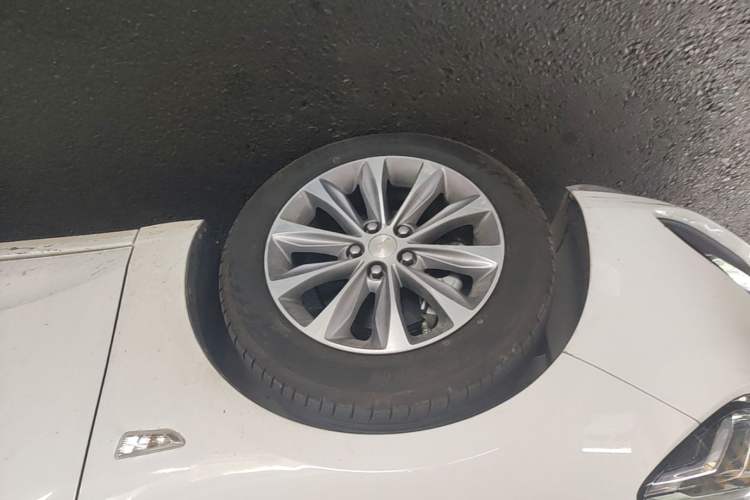 Used Chevrolet Monza 2020 320 Automatic Enjoyment Edition Left Front Wheel Hub