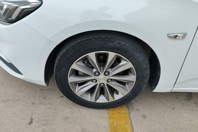 Used Chevrolet Monza 2020 320 Automatic Enjoyment Edition Left Front Wheel Hub