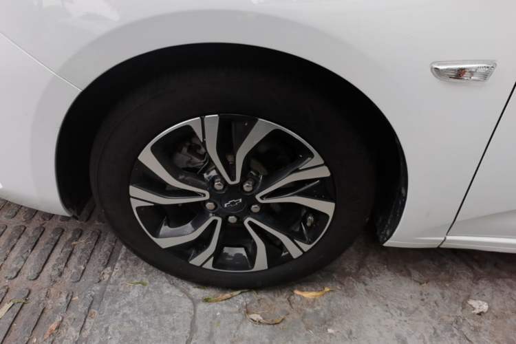 Used Chevrolet Monza 2020 Light Hybrid RS 330T Automatic Comfort Edition Left Front Wheel Hub