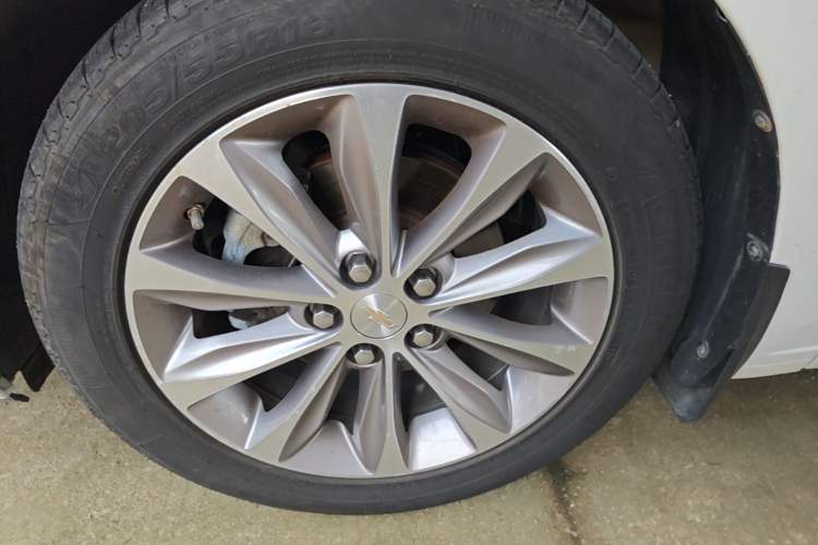 Used Chevrolet Monza 2020 320 Automatic Enjoyment Edition Left Front Wheel Hub