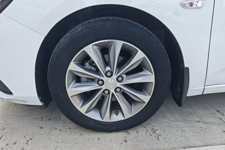 Used Chevrolet Monza 2020 320 Automatic Enjoyment Edition Left Front Wheel Hub