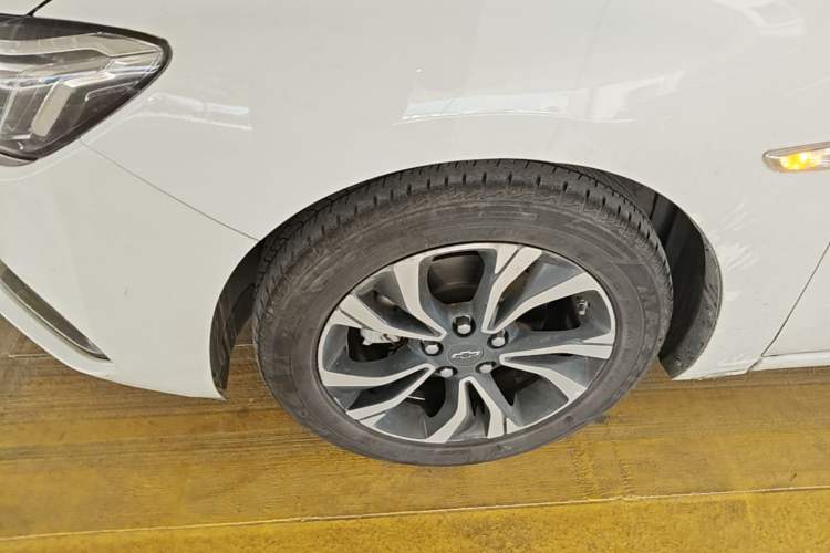 Used Chevrolet Monza 2020 Light Hybrid RS 330T Automatic Comfort Edition Left Front Wheel Hub
