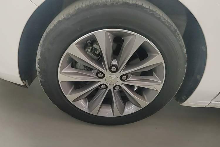 Used Chevrolet Monza 2020 320 Automatic Enjoyment Edition Left Front Wheel Hub
