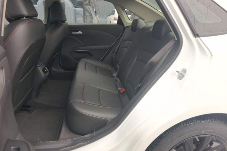 Used Chevrolet Monza 2020 Light Hybrid Redline 320T Dual-Clutch Joyful Edition Left Rear Seat