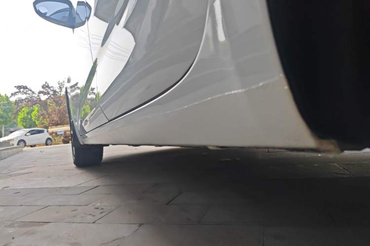 Used Chevrolet Monza 2020 Light Hybrid RS 330T Automatic Comfort Edition Left Side Sill