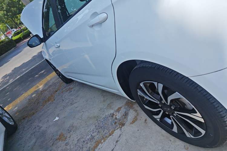 Used Chevrolet Monza 2020 Light Hybrid RS 330T Automatic Comfort Edition Left Side Sill