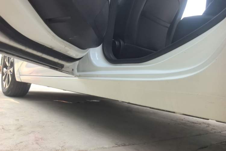 Used Chevrolet Monza 2020 Light Hybrid RS 330T Automatic Comfort Edition Left Side Sill