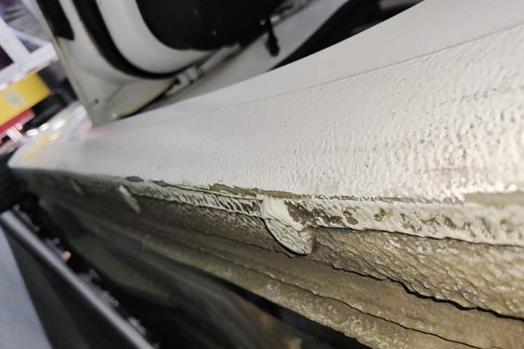 Used Chevrolet Monza 2020 Light Hybrid Redline 320T Dual-Clutch Thrilling Edition Left Side Sill