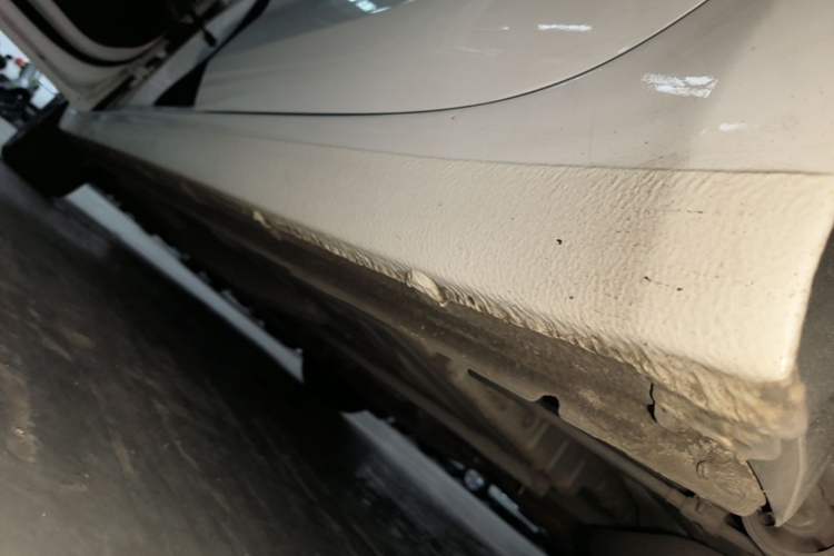 Used Chevrolet Monza 2020 Light Hybrid Redline 320T Dual-Clutch Thrilling Edition Left Side Sill