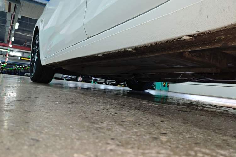 Used Chevrolet Monza 2020 Light Hybrid Redline 320T Dual-Clutch Thrilling Edition Left Side Sill