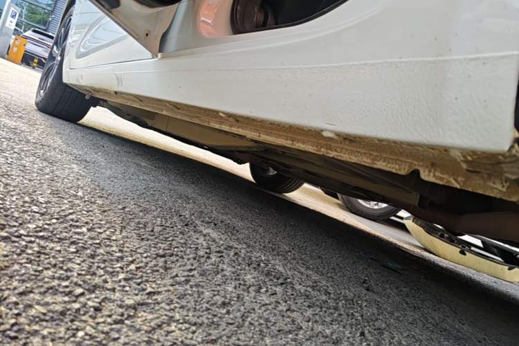Used Chevrolet Monza 2020 Light Hybrid Redline 320T Dual-Clutch Thrilling Edition Left Side Sill