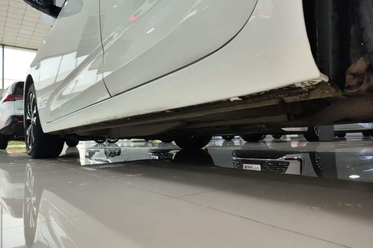 Used Chevrolet Monza 2020 Light Hybrid RS 330T Automatic Comfort Edition Left Side Sill