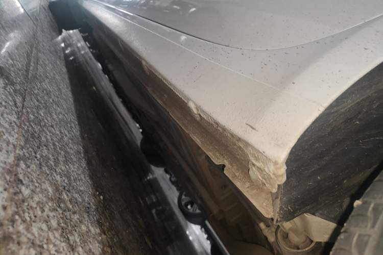 Used Chevrolet Monza 2020 Light Hybrid Redline 320T Dual-Clutch Thrilling Edition Left Side Sill