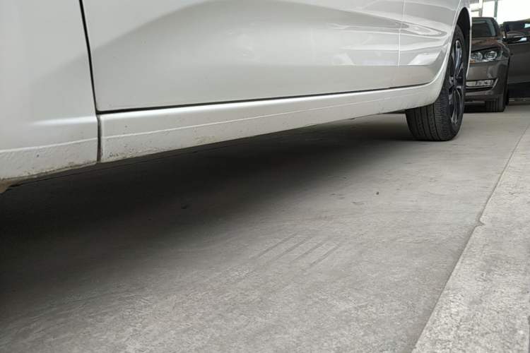 Used Chevrolet Monza 2020 Light Hybrid RS 330T Automatic Comfort Edition Left Side Sill