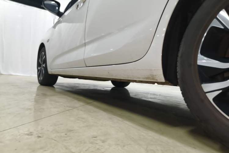 Used Chevrolet Monza 2020 Light Hybrid RS 330T Automatic Comfort Edition Left Side Sill