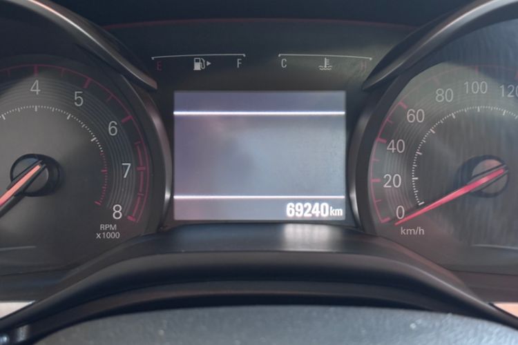 Used Chevrolet Monza 2020 Light Hybrid RS 330T Automatic Comfort Edition Odometer Close Up