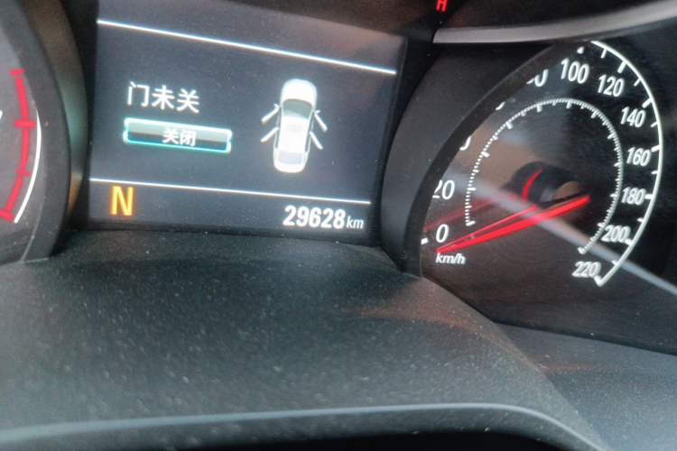 Used Chevrolet Monza 2020 320 Automatic Enjoyment Edition Odometer Close Up