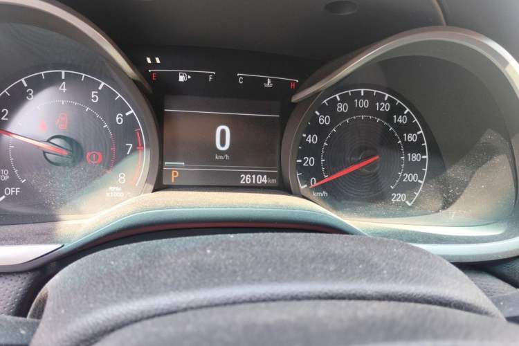 Used Chevrolet Monza 2020 Light Hybrid Redline 320T Dual-Clutch Joyful Edition Odometer Close Up