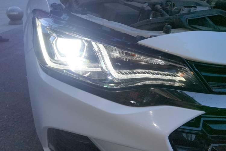 Used Chevrolet Monza 2020 Light Hybrid RS 330T Automatic Comfort Edition Right Front Headlight