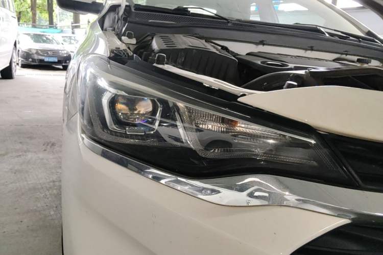 Used Chevrolet Monza 2020 320 Automatic Enjoyment Edition Right Front Headlight