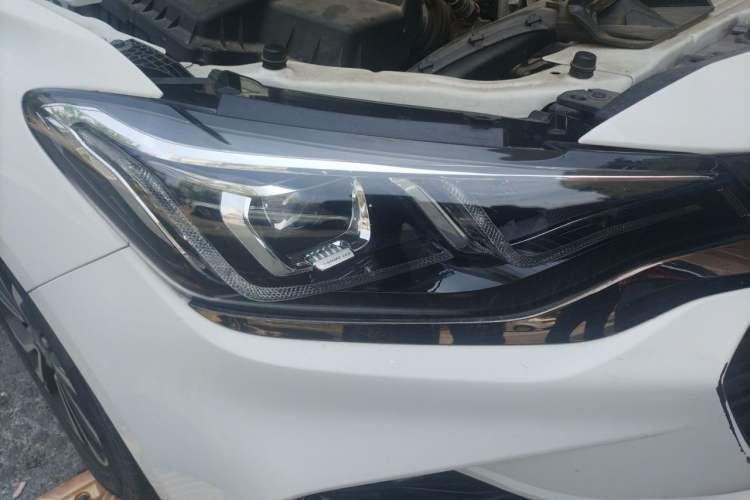 Used Chevrolet Monza 2020 Light Hybrid RS 330T Automatic Comfort Edition Right Front Headlight