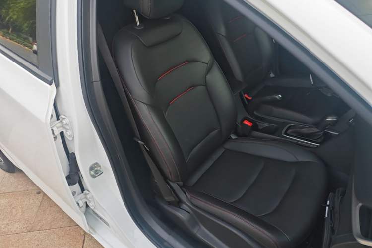 Used Chevrolet Monza 2020 Light Hybrid RS 330T Automatic Comfort Edition Right Front Seat