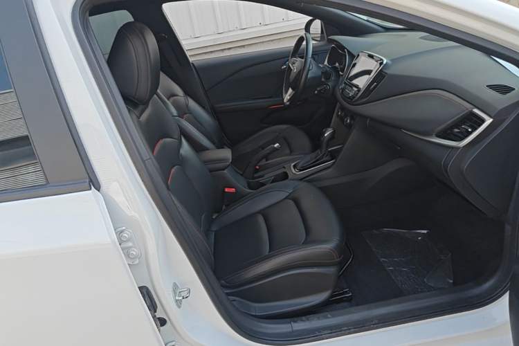 Used Chevrolet Monza 2020 Light Hybrid RS 330T Automatic Comfort Edition Right Front Seat