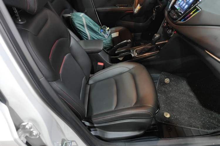 Used Chevrolet Monza 2020 Light Hybrid RS 330T Automatic Comfort Edition Right Front Seat